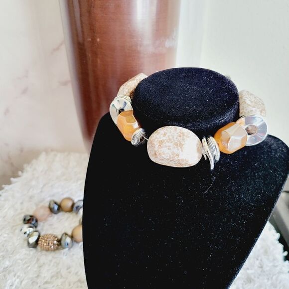 New in Package beautiful stretch lightweight bead bracelet - Picture 5 of 6